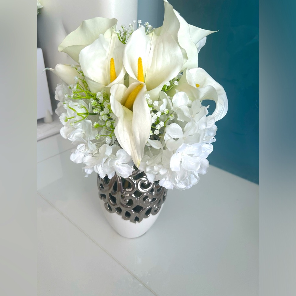 Ceramic vase with flowers